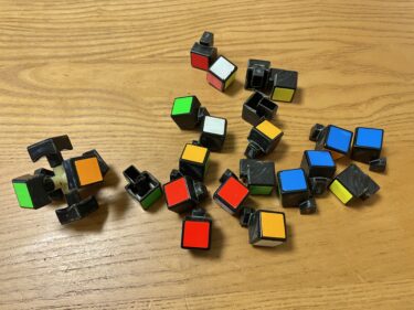 【簡単攻略】ルービックキューブのメンテナンスと簡単な揃え方